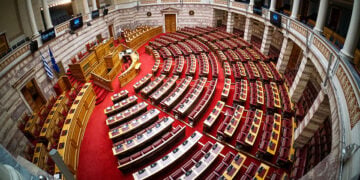 Η αίθουσα της Ολομέλειας της Βουλής (φωτ.: EUROKINISSI / Γιώργος Κονταρίνης)