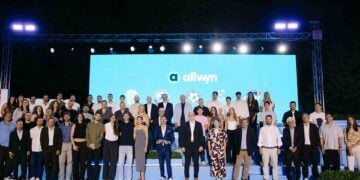 Στελέχη της Allwyn με εκπροσώπους της ΕΟΚ, της ΕΟΠΕ, της ΕΠΟ, της ΚΟΕ και του ΣΕΓΑΣ (φωτ.: Allwyn)
