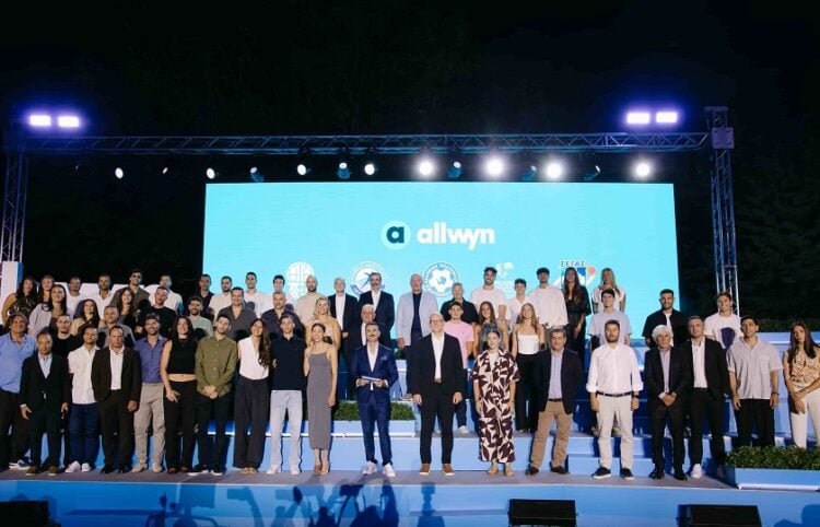 Στελέχη της Allwyn με εκπροσώπους της ΕΟΚ, της ΕΟΠΕ, της ΕΠΟ, της ΚΟΕ και του ΣΕΓΑΣ (φωτ.: Allwyn)