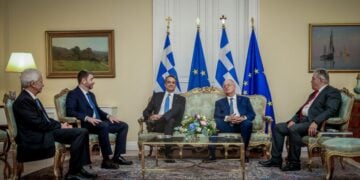 Εικόνα από το Προεδρικό Μέγαρο και τη συνάντηση του Κωσταντίνου Τασούλα με τους πολιτικούς αρχηγούς και εκπροσώπους των κομμάτων, για την 52η επέτειο της αποκατάστασης της Δημοκρατίας (φωτ.: Γιάννης Παναγόπουλος / EUROKINISSI)