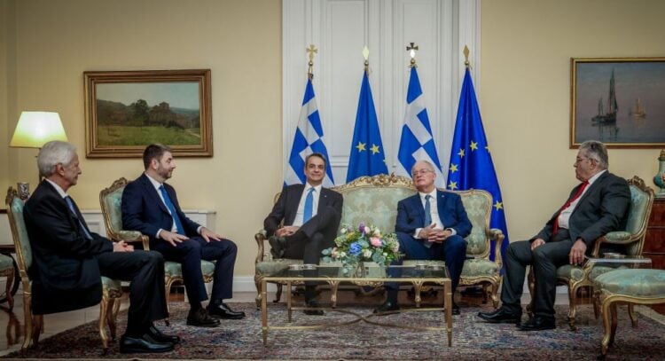 Εικόνα από το Προεδρικό Μέγαρο και τη συνάντηση του Κωσταντίνου Τασούλα με τους πολιτικούς αρχηγούς και εκπροσώπους των κομμάτων, για την 52η επέτειο της αποκατάστασης της Δημοκρατίας (φωτ.: Γιάννης Παναγόπουλος / EUROKINISSI)