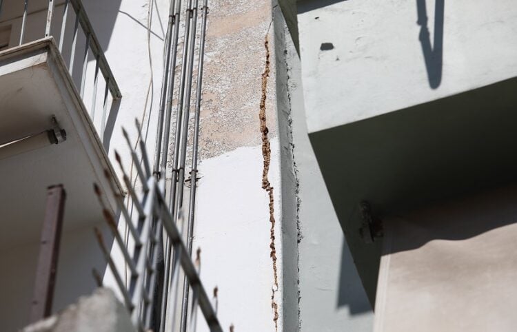 Εμφάνιση ρωγμών σε πολυκατοικίες στη Κυψέλη, στη περιοχή γύρω από το εργοτάξιο της επέκτασης της γραμμής 4 του Μετρό. Πέμπτη 16 Ιουλίου 2026 (φωτ.: ΔΑΝΑΗ ΔΑΥΛΟΠΟΥΛΟΥ/ EUROKINISSI)