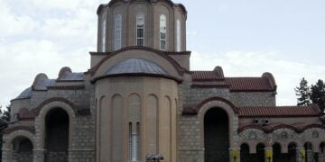 Το Πανελλήνιο Ιερό Προσκύνημα Παναγία Σουμελά στην Καστανιά Ημαθίας, όπου τελέστηκε τρισάγιο στη μνήμη των πυροσβεστών που έχασαν τη ζωή τους εν ώρα καθήκοντος (φωτ.: Lemur12 / Wikimedia Commons Attribution (CC BY))