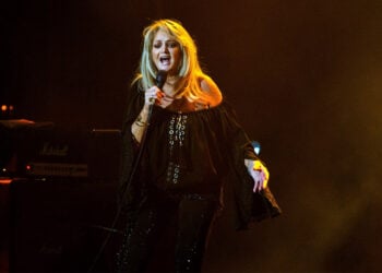 Η Μπόνι Τάιλερ στη σκηνή του Starlite Festival στη Μαρμπέγια της νότιας Ισπανίας, στις 14 Αυγούστου 2021 (φωτ.: EPA / Antonio Paz)