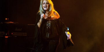 Η Μπόνι Τάιλερ στη σκηνή του Starlite Festival στη Μαρμπέγια της νότιας Ισπανίας, στις 14 Αυγούστου 2021 (φωτ.: EPA / Antonio Paz)