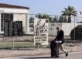 Εξωτερική εικόνα από τον χώρο όπου διεξάγεται η δίκη για το σιδηροδρομικό δυστύχημα στα Τέμπη (φωτ.: Λεωνίδας Τζέκας /EUROKINISSI)