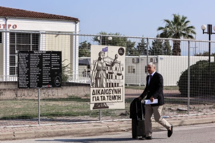 Εξωτερική εικόνα από τον χώρο όπου διεξάγεται η δίκη για το σιδηροδρομικό δυστύχημα στα Τέμπη (φωτ.: Λεωνίδας Τζέκας /EUROKINISSI)