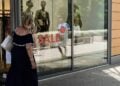 Εικόνα από την οδό Ερμού στην Αθήνα 
(φωτ.: Μιχάλης Παπανικολάου/EUROKINISSI)