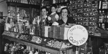 Στο εσωτερικό του Paragon Cafe το 1936 (φωτ.: Wikimedia Commons-Public Domain)