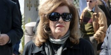 Η ηθοποιός Τζένη Ζαχαροπούλου, το 2019, στην κηδεία του ηθοποιού Φαίδων Γεωργίτση
(φωτ.: ΑΠΕ-ΜΠΕ/Συμέλα Παντζαρτζή)