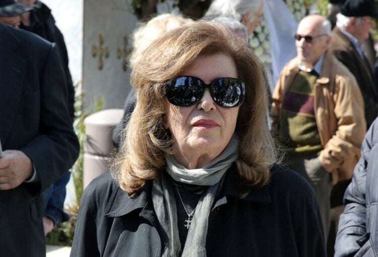 Η ηθοποιός Τζένη Ζαχαροπούλου, το 2019, στην κηδεία του ηθοποιού Φαίδων Γεωργίτση
(φωτ.: ΑΠΕ-ΜΠΕ/Συμέλα Παντζαρτζή)