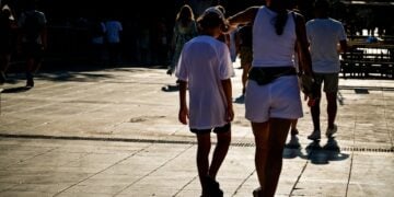 Υψηλές για την εποχή θερμοκρασίες καταγράφονται στη χώρα μας (φωτ.: Τατιάνα Μπόλαρη/ EUROKINISSI)
