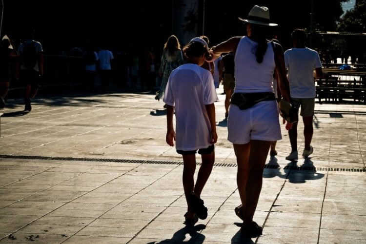 Υψηλές για την εποχή θερμοκρασίες καταγράφονται στη χώρα μας (φωτ.: Τατιάνα Μπόλαρη/ EUROKINISSI)