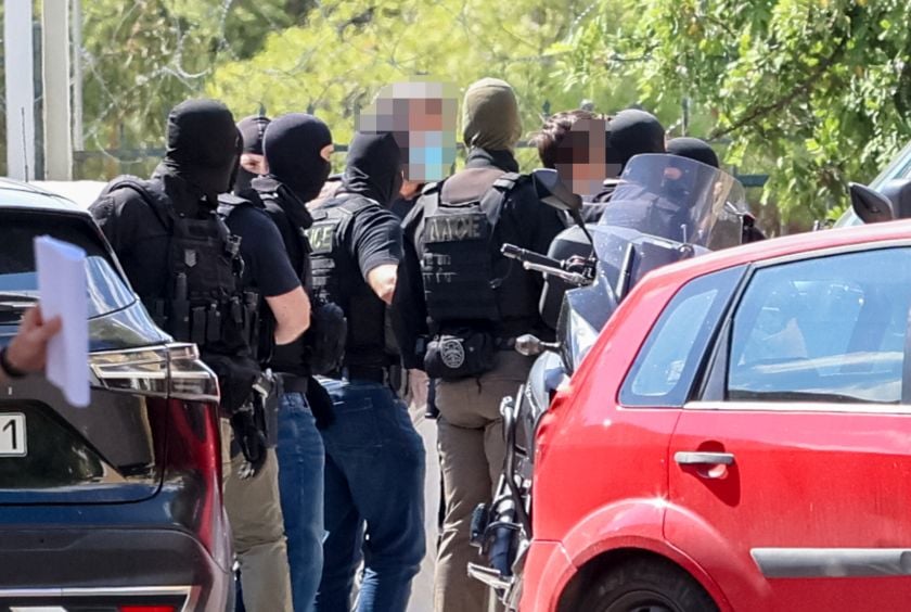 Συλληφθέντες για την εμπρηστική επίθεση στις 5/5/2010 σε τραπεζικό κατάστημα της Marfin στην Αθήνα οδηγήθηκαν την Τρίτη 14 Ιουλίου 2026, στην ανακρίτρια (φωτ.: Eurokinissi)