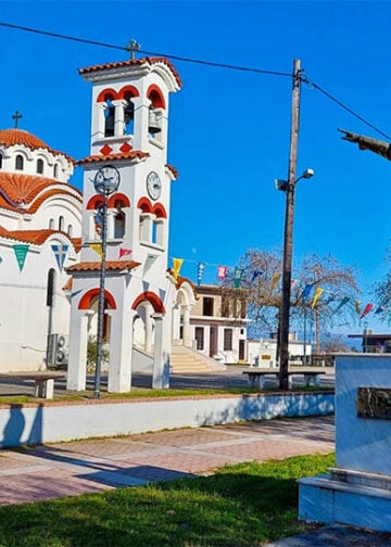 Μνημείο για τον Πόντιο Ακρίτα στην πλατεία της Νέας Κερασούντας (φωτ.: Facebook / Ποντιακός Εκπολιτιστικός Σύλλογος Νέας Κερασούντας)