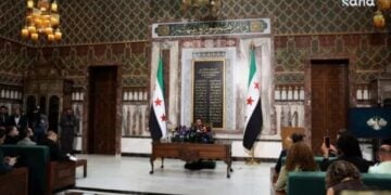 Η στιγμή της ανακοίνωσης των ονομάτων των βουλευτών που θα υπηρετήσουν στο μεταβατικό Κοινοβούλιο της Συρίας (πηγή: hawarnews.com)
