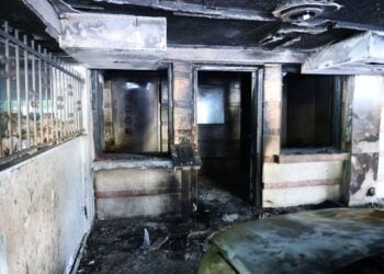 Εικόνα μετά από επίθεση με γκαζάκια, τα ξημερώματα της Δευτέρας, σε αυτοκίνητα στη Θεσσαλονίκη σε κατοικίες στελεχών της Νέας Δημοκρατίας (φωτ.: Ραφαήλ Γεωργιάδης/ EUROKINISSI)