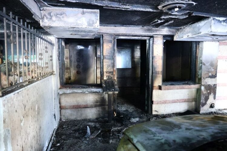 Εικόνα μετά από επίθεση με γκαζάκια, τα ξημερώματα της Δευτέρας, σε αυτοκίνητα στη Θεσσαλονίκη σε κατοικίες στελεχών της Νέας Δημοκρατίας (φωτ.: Ραφαήλ Γεωργιάδης/ EUROKINISSI)