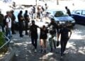 Oι κατηγορούμενοι για τις εμπρηστικές επιθέσεις και τη δολοφονία της Βάγιας Νέστορα κατά τη μεταφορά τους στα δικαστήρια στη Θεσσαλονίκη (φωτ.: Eurokinissi)