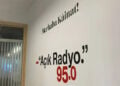 Στιγμιότυπο από το χώρο όπου στεγάζεται το Ατσίκ Ράντιο (πηγή: Bianet)