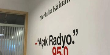Στιγμιότυπο από το χώρο όπου στεγάζεται το Ατσίκ Ράντιο (πηγή: Bianet)