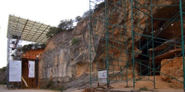 Το ανασκαφικό πεδίο της Γκραν Ντολίνα στην Αταπουέρκα της Ισπανίας, όπου έχουν εντοπιστεί τα απολιθώματα του Homo antecessor (φωτ.: Malopez 21 / Wikimedia Commons)