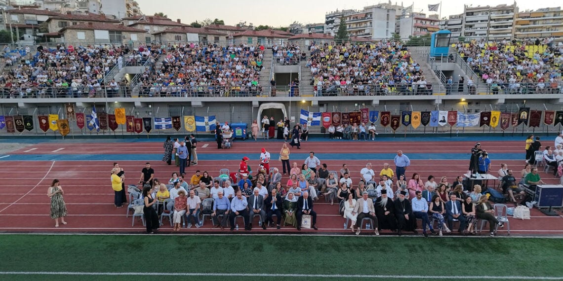 Στιγμιότυπο από την έναρξη του χορευτικού μέρους του 7ου Πανελλήνιου Ανταμώματος Μικρασιατών στη Νέα Ιωνία Αττικής, Σάββατο 27 Ιουνίου 2026 (φωτ.: Facebook / Δήμος Νέας Ιωνίας)