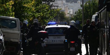 Αστυνομικοί της Αντιτρομοκρατικής 
(φωτ.: EUROKINISSI / Τατιάνα Μπόλαρη)