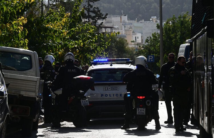 Αστυνομικοί της Αντιτρομοκρατικής 
(φωτ.: EUROKINISSI / Τατιάνα Μπόλαρη)
