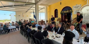 Στιγμιότυπο μετά την τελετή των εγκαινίων του κοιμητηριακού ναού Παναγία Σουμελά στην Απιδεώνα Αχαΐας. Σάββατο 11 Ιουλίου 2026 (φωτ.: Facebook / Γρηγόρης Αλεξόπουλος - Δήμαρχος Δήμου Δυτικής Αχαΐας)