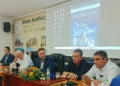 Στιγμιότυπο από τη συνέντευξη Τύπου που φιλοξενήθηκε στο δημαρχείο Ανθηρού (φωτ.: ΑΠΕ-ΜΠΕ / Απ. Ζώης)