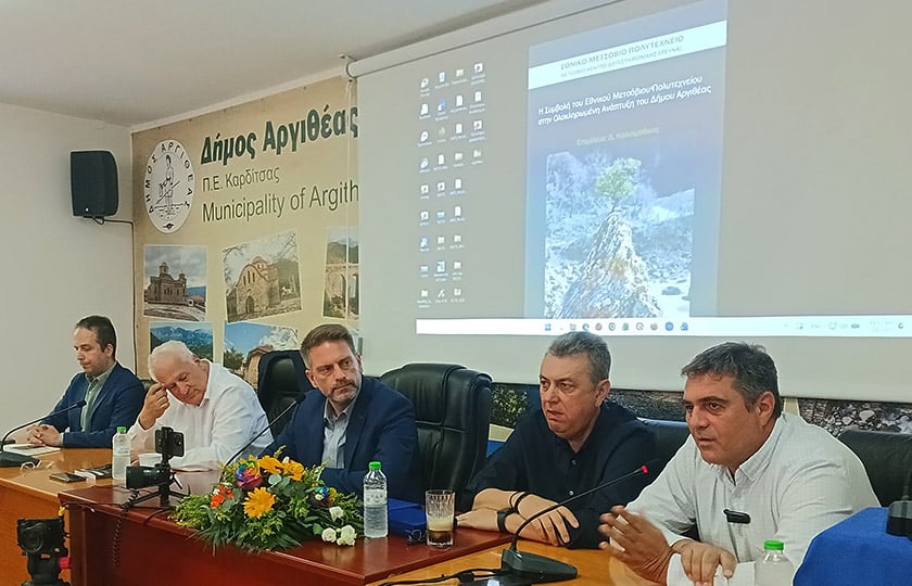 Στιγμιότυπο από τη συνέντευξη Τύπου που φιλοξενήθηκε στο δημαρχείο Ανθηρού (φωτ.: ΑΠΕ-ΜΠΕ / Απ. Ζώης)