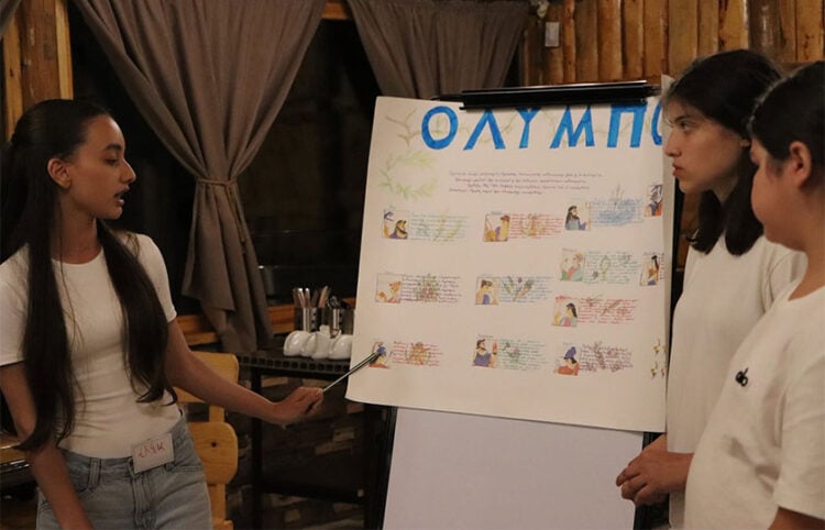 Στιγμιότυπο από την παρουσίαση εργασίας για την Αρχαία Ελλάδα (φωτ.: Facebook / Union of Greek Communities of Armenia)