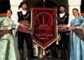 Μέλη του ποντιακού συλλόγου έξω από το ναό των Αγίων Τεσσάρων Μαρτύρων στο Ρέθυμνο (φωτ.: Faceboook / Σύλλογος Ποντίων και Φίλων Π. Ε. Ρεθύμνης «Αροθυμία»)