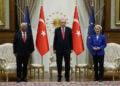 Ο Ρετζέπ Ταγίπ Ερντογάν υποδέχθηκε την Ούρσουλα φον ντερ Λάιεν και τον Αντόνιο Κόστα, στο πλαίσιο της Συνόδου Κορυφής του ΝΑΤΟ στην Άγκυρα. Τετάρτη 8 Ιουλίου 2026 (φωτ.: Προεδρία της Δημοκρατίας της Τουρκίας)