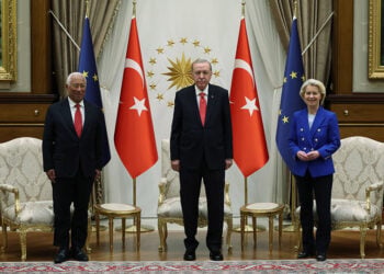 Ο Ρετζέπ Ταγίπ Ερντογάν υποδέχθηκε την Ούρσουλα φον ντερ Λάιεν και τον Αντόνιο Κόστα, στο πλαίσιο της Συνόδου Κορυφής του ΝΑΤΟ στην Άγκυρα. Τετάρτη 8 Ιουλίου 2026 (φωτ.: Προεδρία της Δημοκρατίας της Τουρκίας)