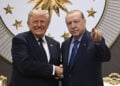 Ο Ρετζέπ Ταγίπ Ερντογάν υποδέχεται τον Ντόναλντ Τραμπ πριν από την έναρξη της Συνόδου Κορυφής του ΝΑΤΟ. 7 Ιουλίου 2026 (φωτ.: EPA / Dogukan Keskinkilic / Pool)