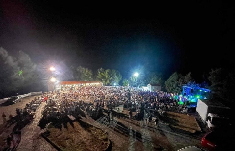 (Φωτ.: Πολιτιστικός Σύλλογος «Εύξεινος Λέσχη Νέας Χαραυγής Κοζάνης»/Facebook)