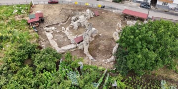 Πανοραμική άποψη του ανασκαφικού χώρου στη Φάτσα του Πόντου, όπου βρίσκεται ο οκταγωνικός ναός των Αγίων Κωνσταντίνου και Ελένης (φωτ.: Δήμος Φάτσας)