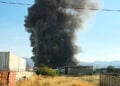 Μαύρος καπνός από τη φωτιά που ξέσπασε σε επιχείρηση στον Ασπρόπυργο, Πέμπτη 9 Ιουλίου 2026 (φωτ.: Facebook / Πυρκαγιά Ενημέρωση)