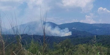 Καπνός από τη φωτιά στη βόρεια Κέρκυρα, Σάββατο 4 Ιουλίου 2026 (φωτ.: Facebook / Start tv Kerkira)