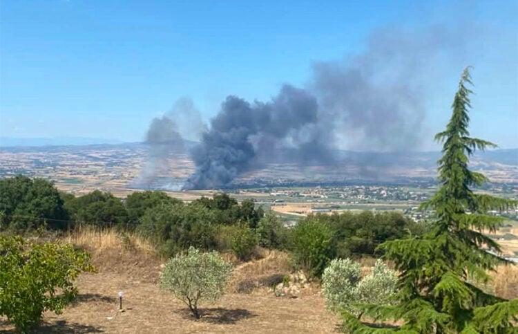 Καπνός από τη φωτιά στο Περιβολάκι Λαγκαδά, Σάββατο 11 Ιουλίου 2026 (φωτ.: Facebook / Πυρκαγιά Ενημέρωση / Lia Vavoura)