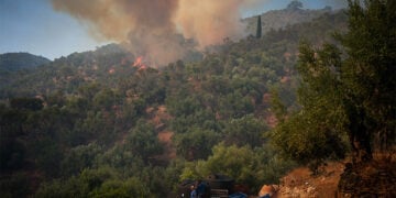 Φωτιά στο Πλωμάρι της Λέσβου, Τετάρτη 29 Ιουλίου 2026 (φωτ.: EUROKINISSI / Παναγιώτης Μπαλάσκας)