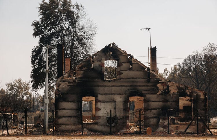 Καμένο σπίτι στη νοτιοδυτική Γαλλία (φωτ.: EPA / Laurent Perpigna)