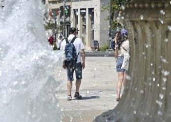 Ζέστη στο κέντρο της Αθήνας (φωτ.: EUROKINISSI / Μιχάλης Παπανικολάου)