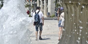 Ζέστη στο κέντρο της Αθήνας (φωτ.: EUROKINISSI / Μιχάλης Παπανικολάου)