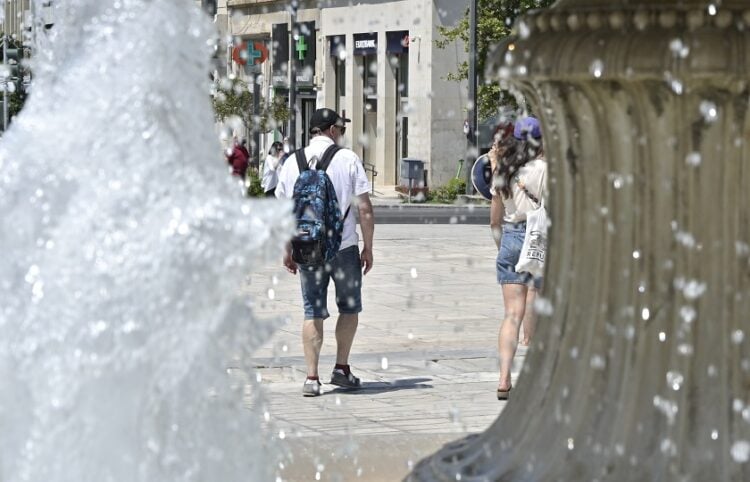 Ζέστη στο κέντρο της Αθήνας (φωτ.: EUROKINISSI / Μιχάλης Παπανικολάου)
