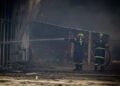 Εικόνα από την πυρκαγιά που προκάλεσε ο 70χρονος (φωτ.: EUROKINISSI)