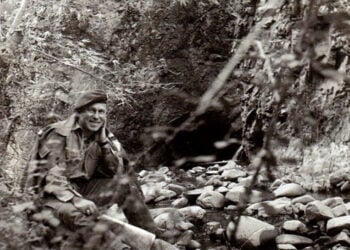 Ο Γ. Κατσάνης στα βουνά της Κύπρου, το 1966 (πηγή: Λίνα Κατσάνη / sigmalive.com)