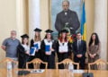 Στιγμιότυπο από την τελετή αποφοίτησης των φοιτητών Κλασικής Φιλολογίας και Νεοελληνικών Σπουδών του Εθνικού Πανεπιστημίου «Ταράς Σεβτσένκο» του Κιέβου. Τρίτη 14 Ιουλίου 2026 (φωτ.: Facebook / Greece in Ukraine)